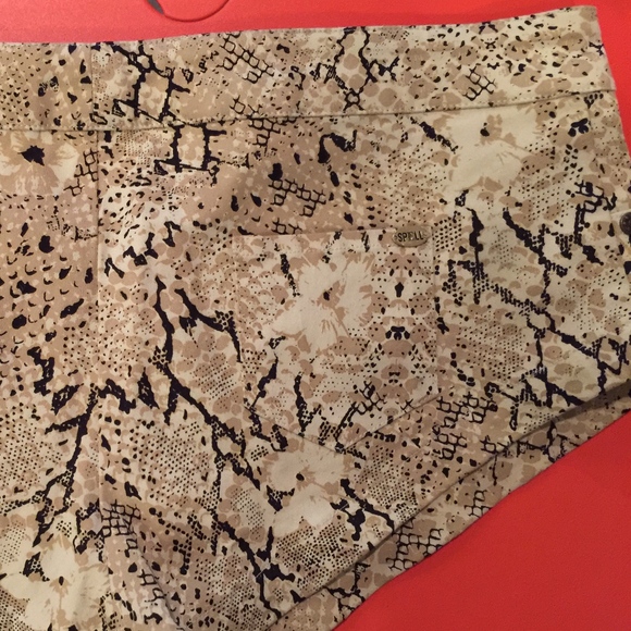 NWOT Spell & the Gypsy Collective Aloha Python Shorts Size S - Picture 2 of 6